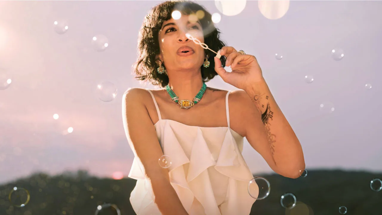 Anoushka Shankar in an Indian spice market in the Zoya Her Again high jewellery campaign film